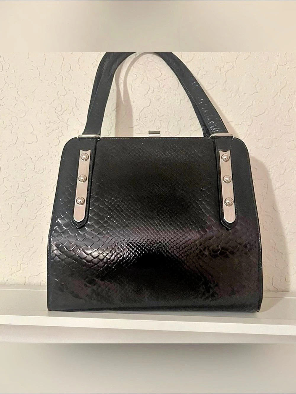 💚 Dofan
Vintage France Dofan 1950s
Black Leather Python
Silver Hardware🩷
Exotic